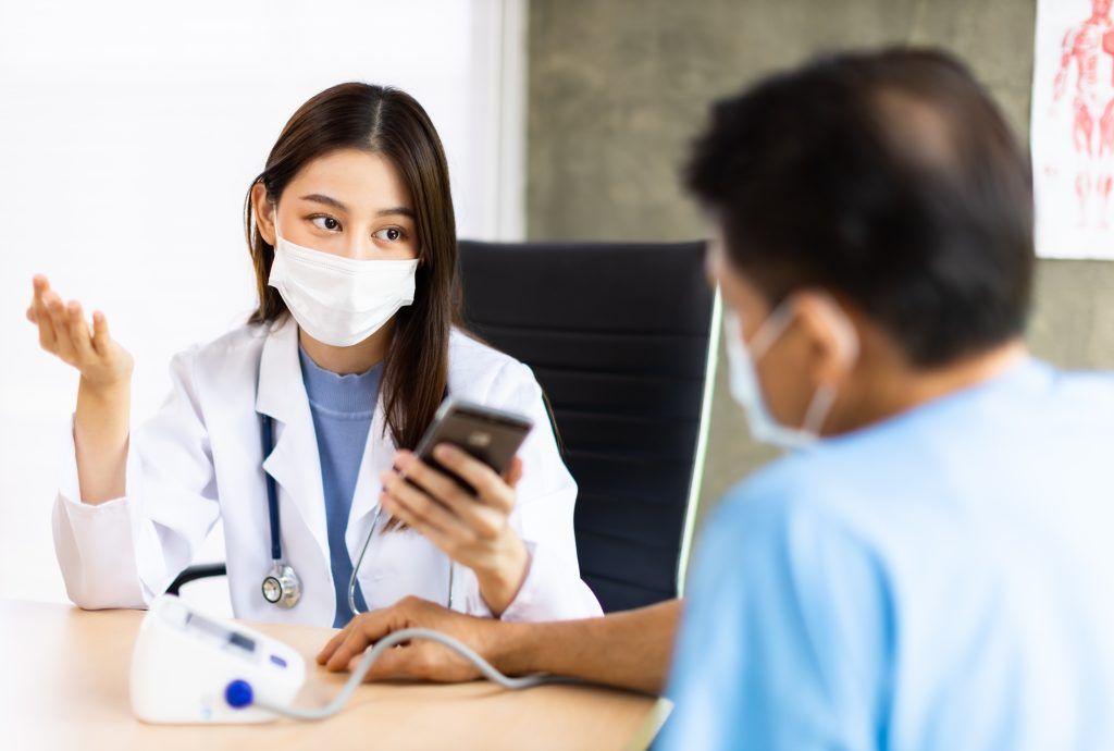 DOCTOR PATIENT WOMAN ELDER